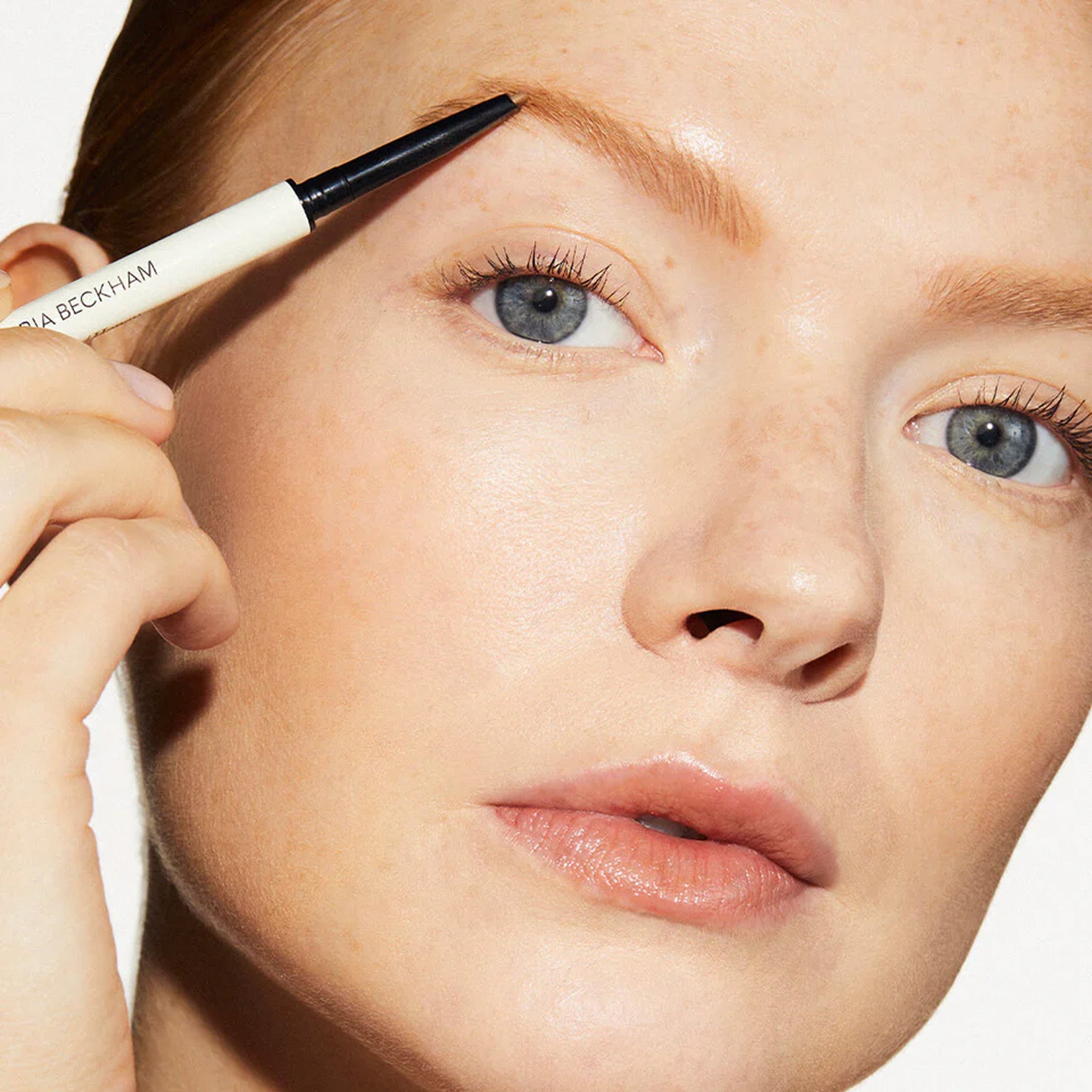 Victoria Beckham BabyBlade Eyebrow Pencil in Honey