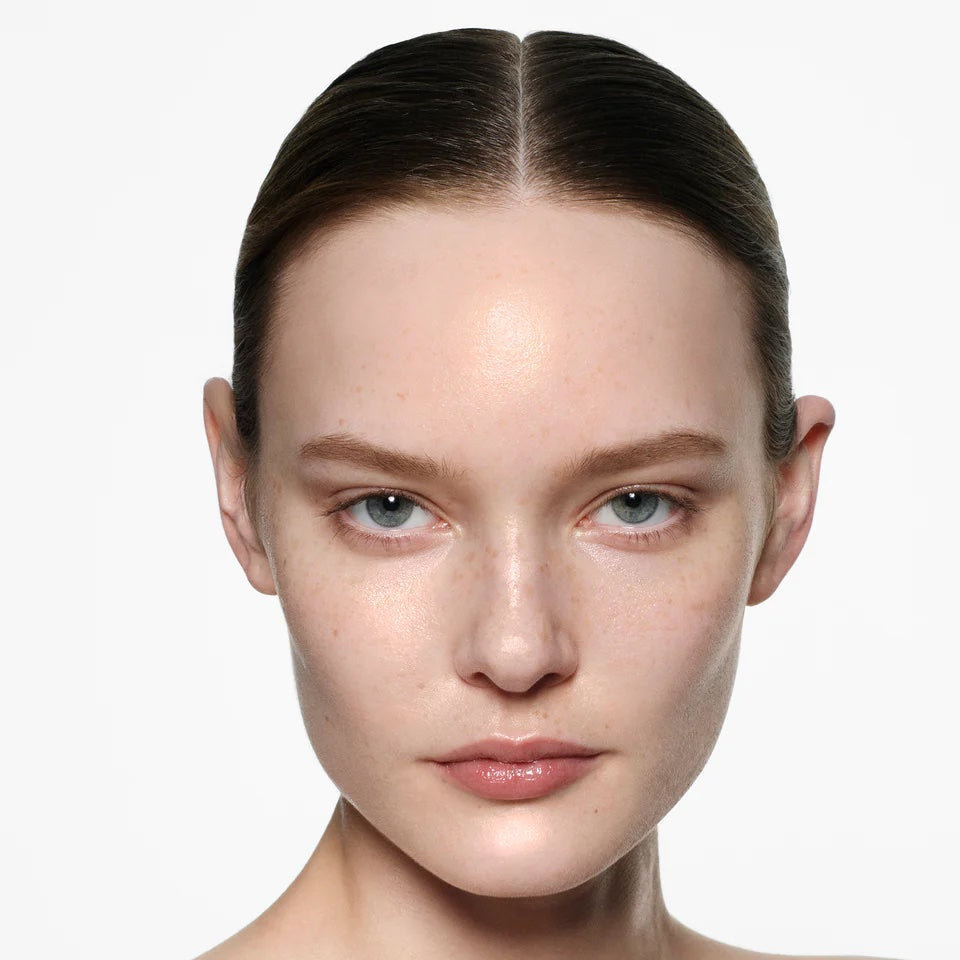 A model wearing a sheer priming moisturiser with a soft glow