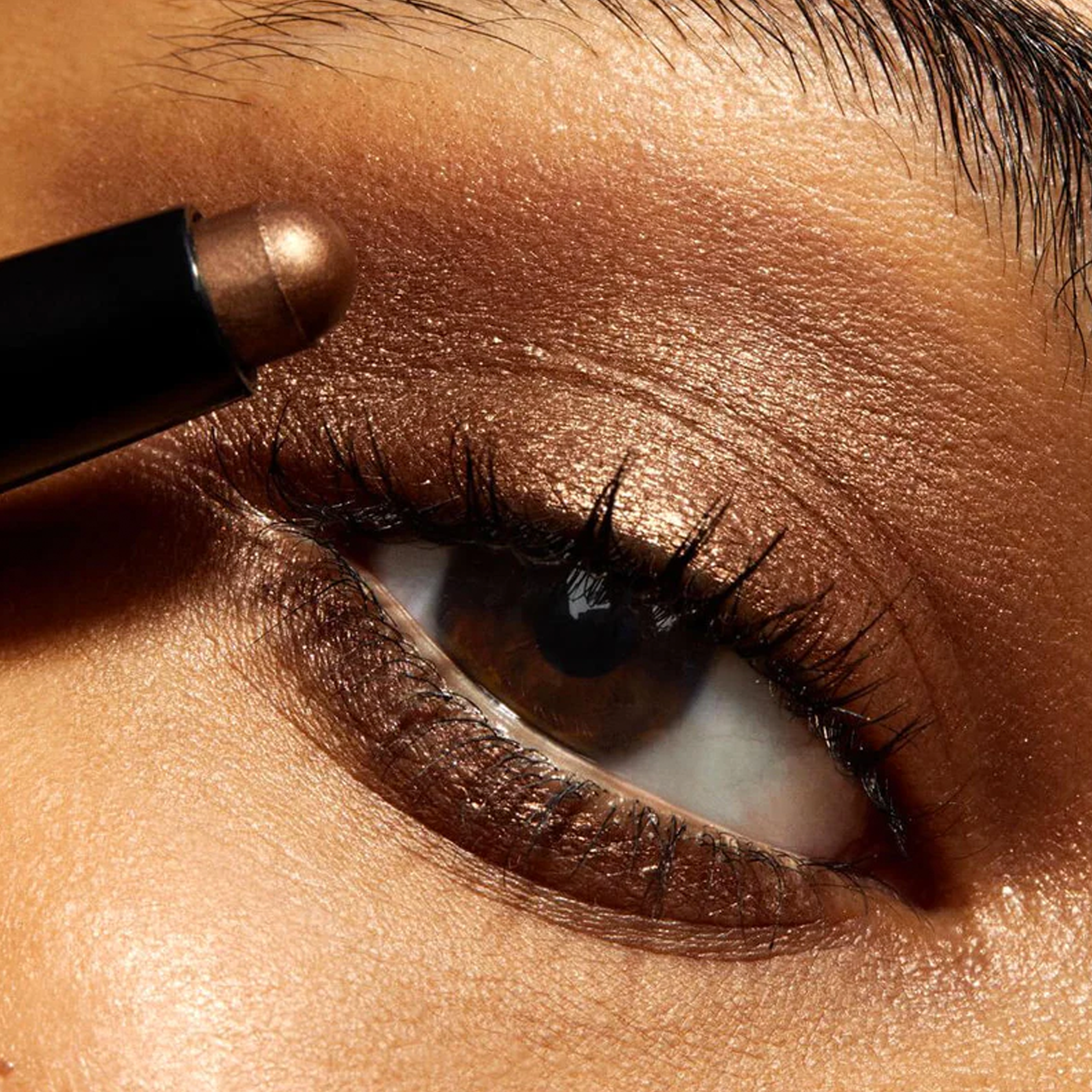 Close up of Eyelid wearing Victoria Beckham EyeWear in Caramel