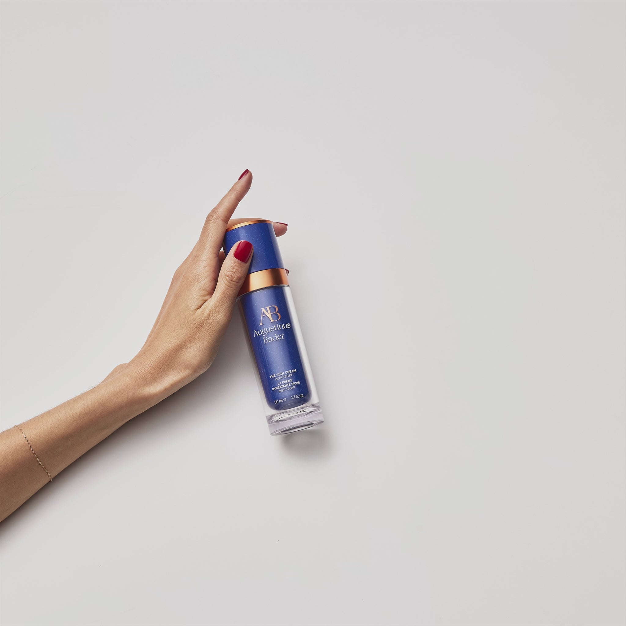 A GIF showing Augustinus Bader The Rich Cream in a bottle.