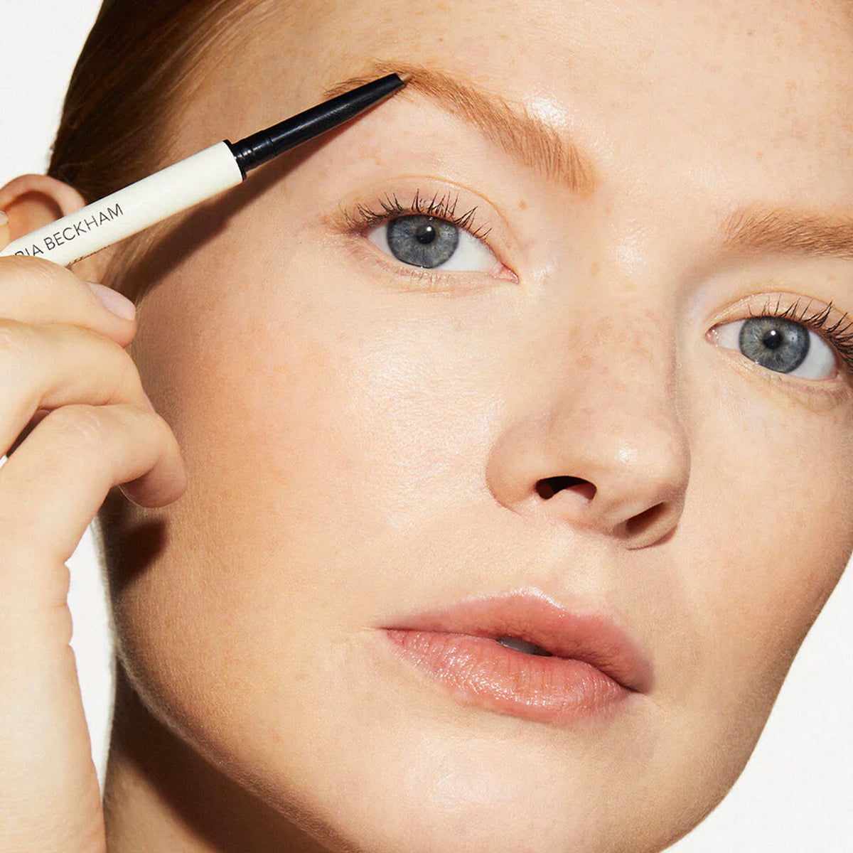 Victoria Beckham BabyBlade Eyebrow Pencil in Honey