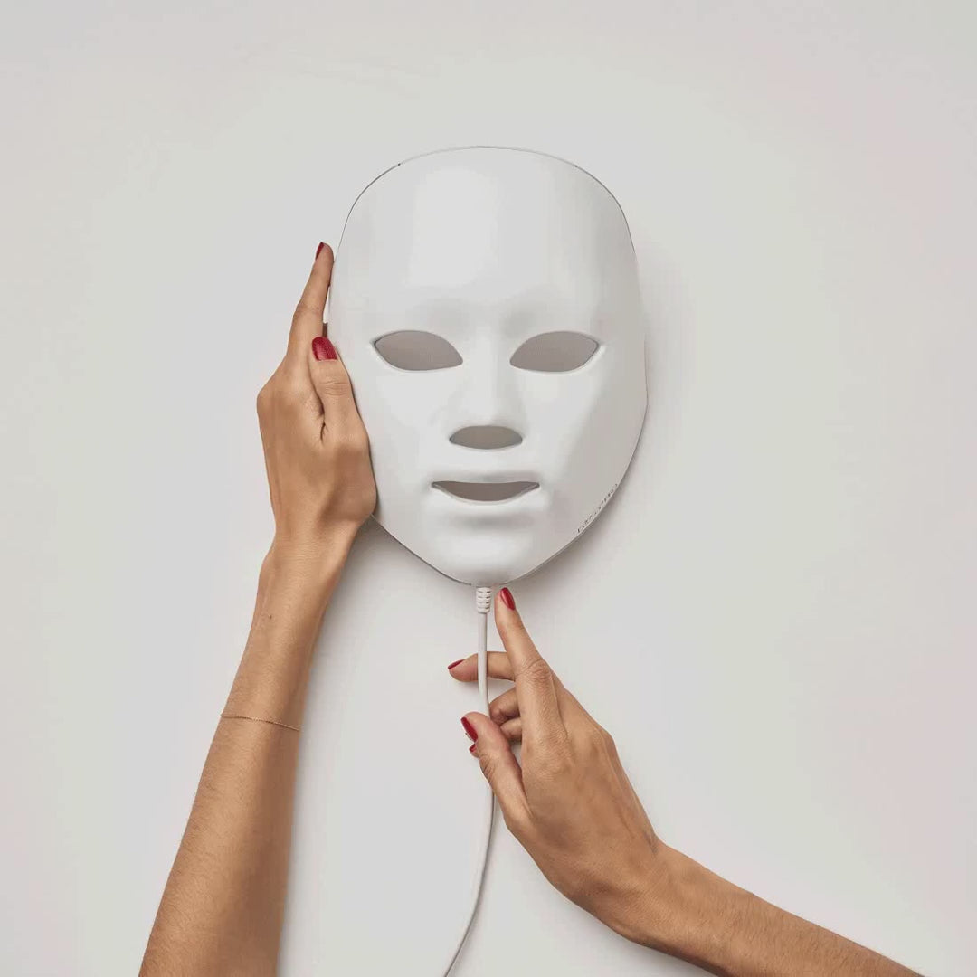 A GIF Showing white LED Mask on both sides