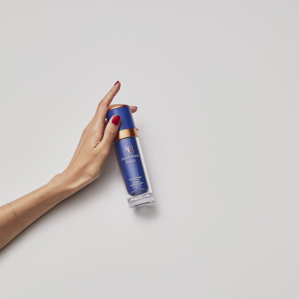 A GIF showing Augustinus Bader The Rich Cream in a bottle.